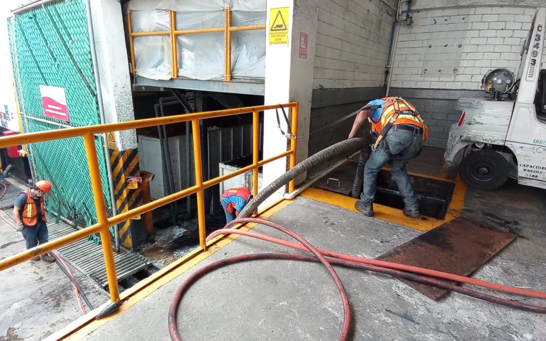 Desazolve de fosas sépticas en plazas comerciales: picos de afluencia y prevención